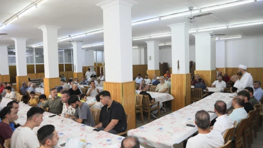 Hasankadı Derneği'nden Kağıthane'de Aşure ikramı