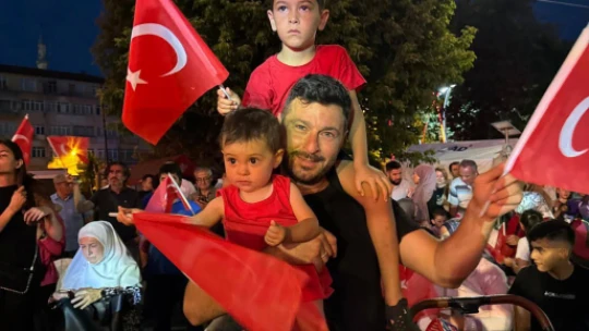 'O Gecenin Kahramanları Yine Meydanlardaydı!'
