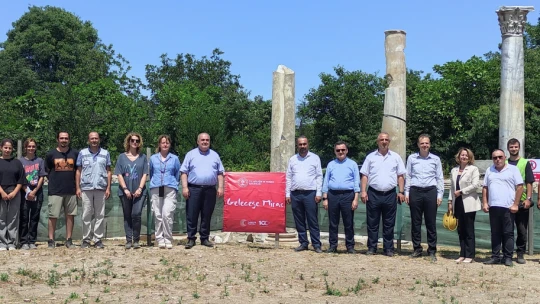 Amasra'da tarihe ışık tutan kazılar yerinde incelendi