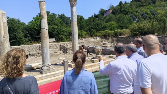 Amasra'da tarihe ışık tutan kazılar yerinde incelendi