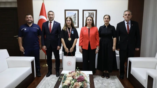 Vali Arslan'dan Bartınlı Şampiyonlara Tebrik