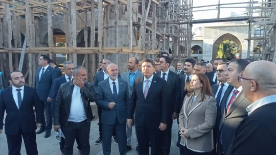 Bakan Tunç'tan Külliye Camii İnşaatına Ziyaret
