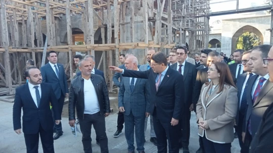 Bakan Tunç'tan Külliye Camii İnşaatına Ziyaret