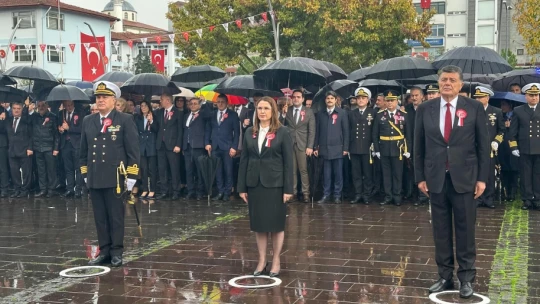 102. Yıl Kutlamaları Çelenk Sunma Töreniyle Başladı