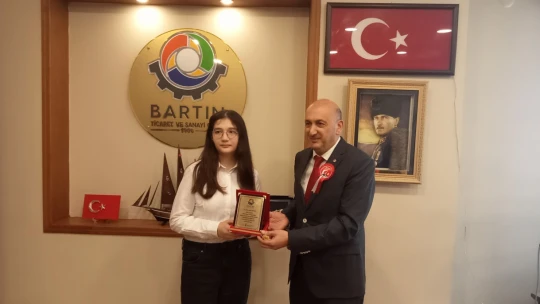 Genç Kalemlerden Cumhuriyet'e Vefa