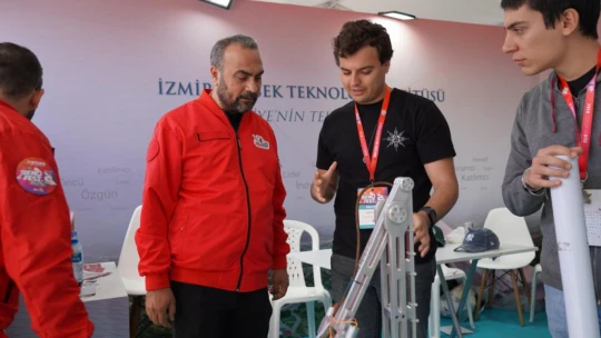 BARÜ Rektörü TEKNOFEST'te Bilim ve Teknoloji Tutkunlarıyla Buluştu