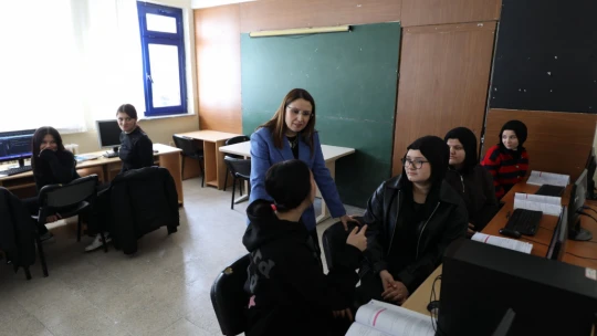 Vali Arslan'dan Hasankadı'da Okul ve Esnaf Ziyaretleri