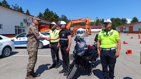 Motorize Trafik Ekiplerinden nefes kesen gösteri