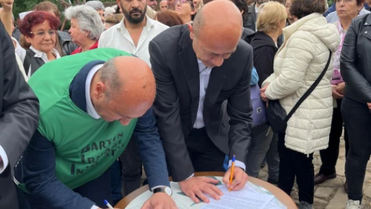 CAM VE BETON DUVARLARA KARŞI İMZA KAMPANYASI