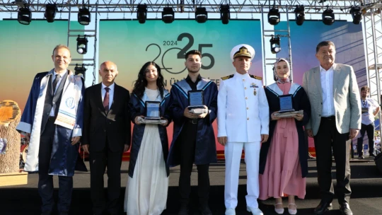 BARÜ'de mezuniyet coşkusu