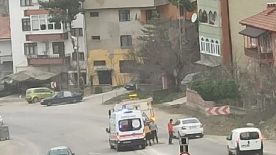 Ambulans kaza yaptı