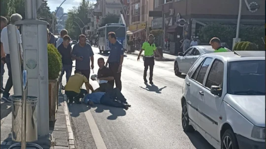Bulvarda yayaya araba çarptı