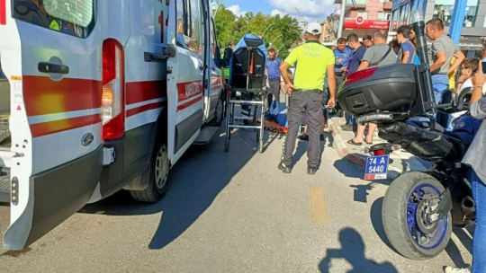 Bulvarda yayaya araba çarptı