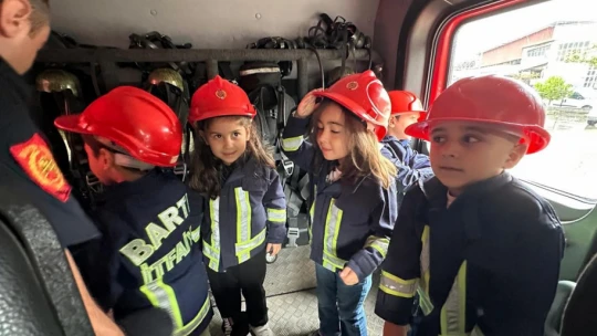 Minik Öğrenciler İtfaiyeciler Haftası'nı Yerinde Kutladı