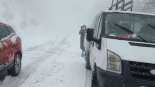 O yolda kar sürprizi yaşandı