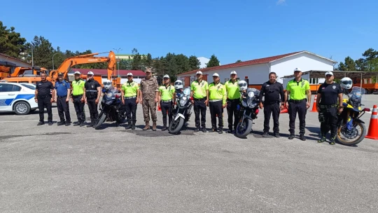 Motorize Trafik Ekiplerinden nefes kesen gösteri