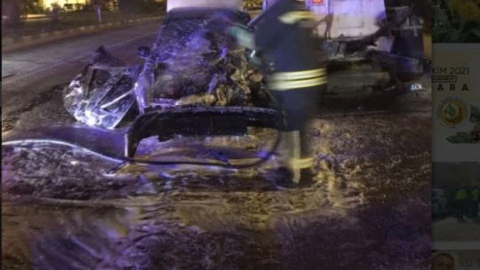 Park halindeki araca çarptı