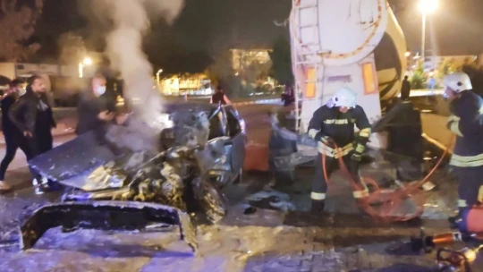 Park halindeki araca çarptı