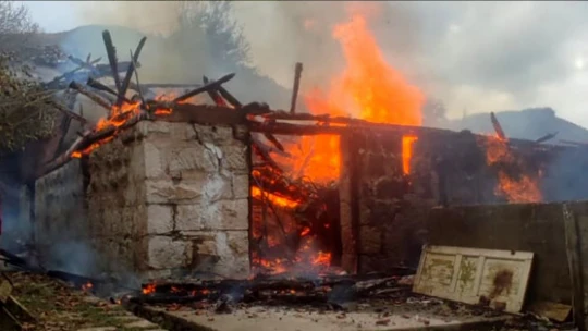 Yaşlı kadının evinde yangın çıktı