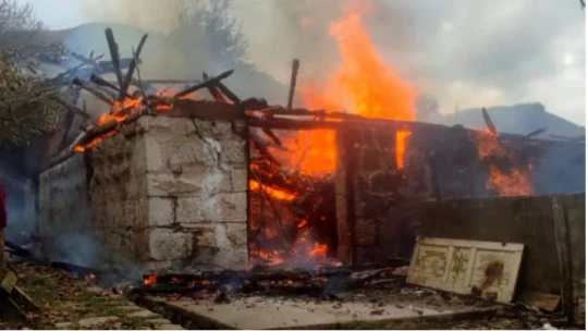 Yaşlı kadının evinde yangın çıktı