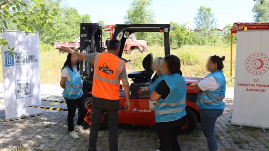 Başarılı yükümlüler Forklift Operatörlüğü Sertifikalarını teslim aldı