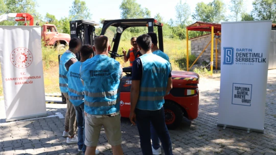Başarılı yükümlüler Forklift Operatörlüğü Sertifikalarını teslim aldı