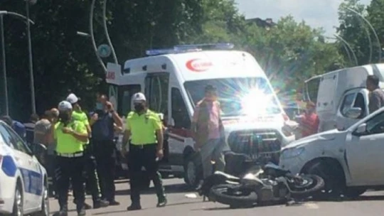 Motosiklet ile otomobil çarpıştı Son dakika,
