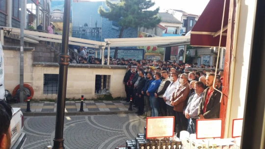 Ayberk gözyaşları arasında toprağa verildi