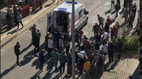 İki çocuğa araba çarptı