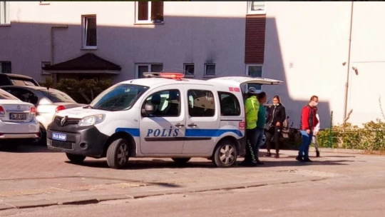 İki çocuğa araba çarptı