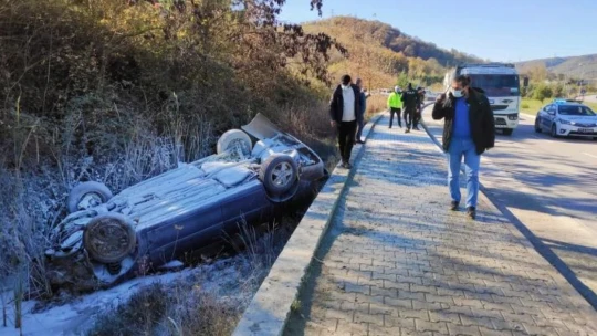 Kontrolden çıkan otomobil takla attı