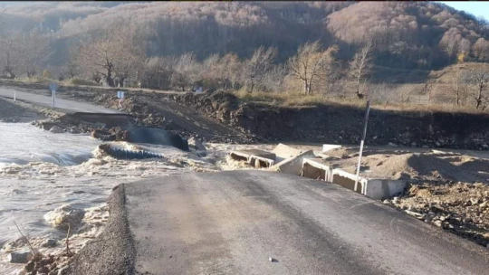 Dikkat, Geçici yol sele gitti