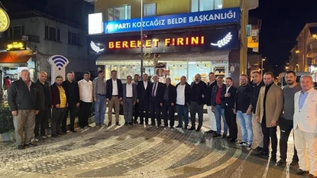 AK Parti'de yeni üyelere rozetlerini Kalaycı takdim etti