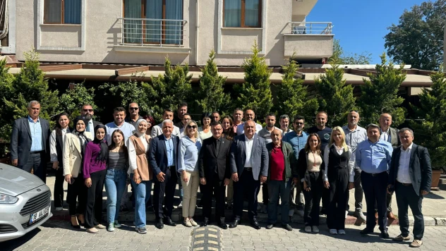 AK PARTİ'DEN SEÇİM ÖNCESİ BASIN ZİRVESİ