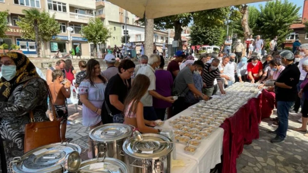 Amasra Belediyesinden aşure ikramı