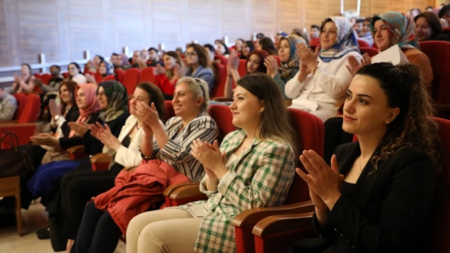 'Annelerin ve Çocukların Gözünden Anne Olmak'