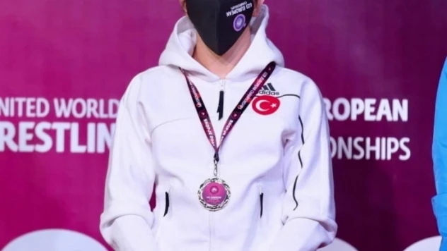 Avrupa'dan gümüş madalyayla döndü