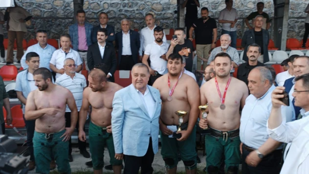 Babadan oğula güreş ağalığı