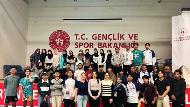 Badminton Turnuvası Spor ve Dostluğu Buluşturdu