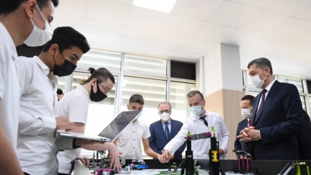 BAKAN SELÇUK, BARTIN'DA 4 OKULU BİRDEN AÇTI