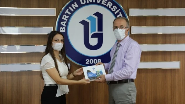 Bartın Üniversitesi personeline Başarı Belgesi