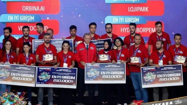 BARÜ ÖĞRENCİLERİ TEKNOFEST'TE GURURLANDIRDI