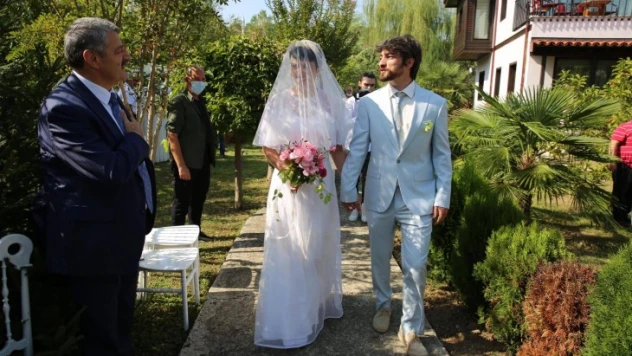 Başkan çiftleri mutlu günlerinde yalnız bırakmadı