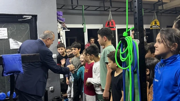 Başkan Uzun'dan Minik Güreşçilere Destek