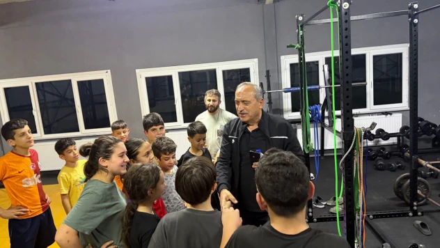 Başkan Uzun'dan Minik Pehlivanlara Ziyaret