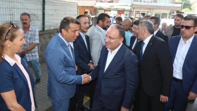 Bozdağ: '6'lı masa kriz ve kaosun olduğu Türkiye vaat ediyor'