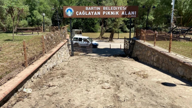 Çağlayan'da selin izleri siliniyor