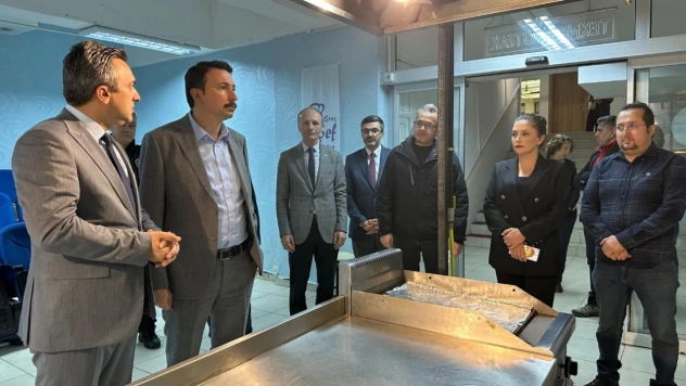 Çetin, Turizm Lisesi'nin Uygulama Mutfağını İnceledi