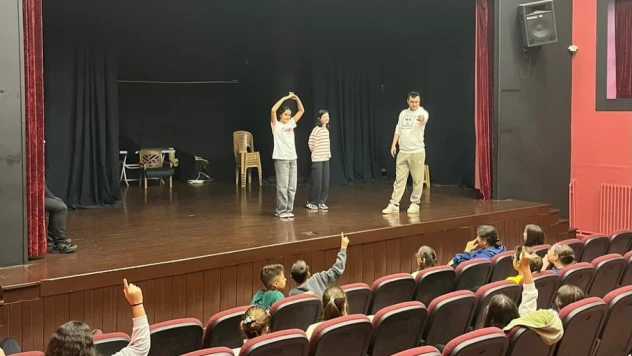 Çocuklar Sahneyle Tanışıyor