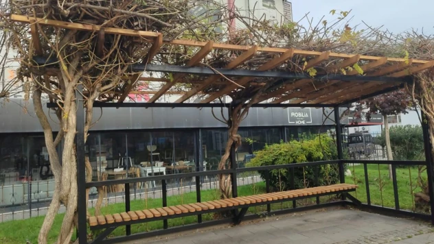 Cumhuriyet Meydanı'ndaki Kent Mobilyaları Yenilendi